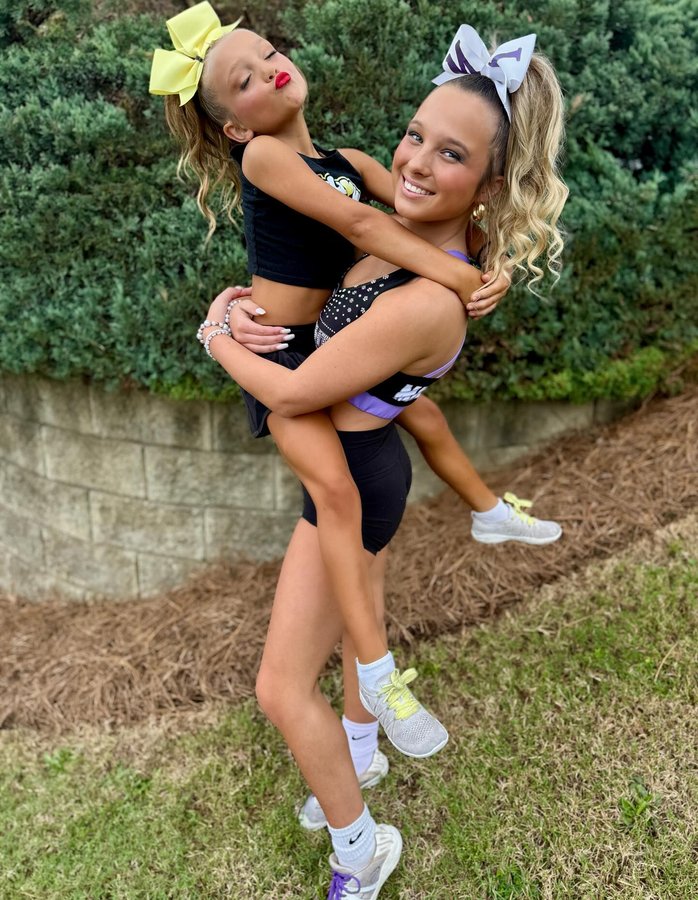 Instagram post by @thecoachsamantha for Peta Jane Beauty. Caption reads: Me: “We are absolutely NOT self tanning for the....