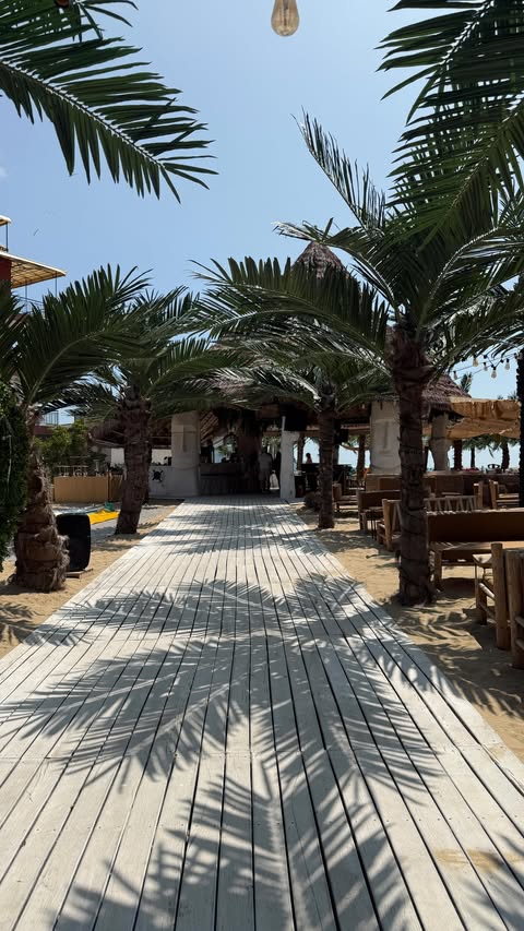 Instagram post by @junieandmama for Luxury Escapes. Caption reads: [...] for two? Look no further than @luxuryescapes....