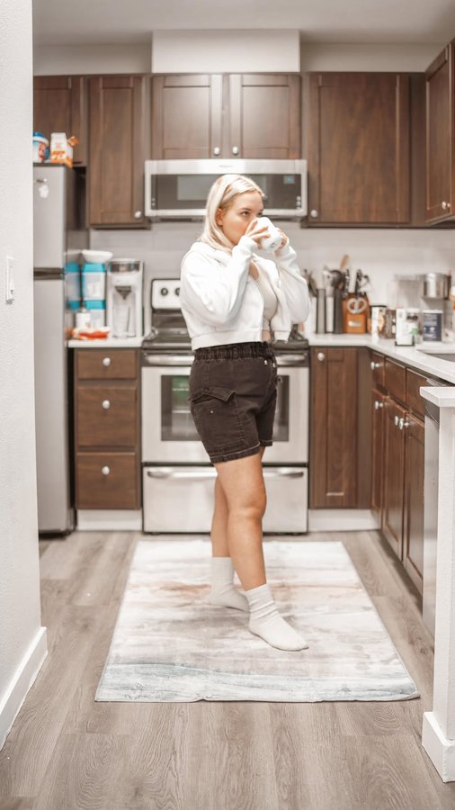 Instagram post by @esragurayman for slashop. Caption reads: Hey friends! 🌟 I’ve been using the Modern....