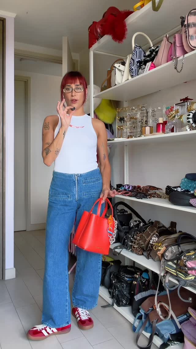 Instagram post by @lauriturri for BIMBA Y LOLA. Caption reads: @bimbaylola devorando obvio !!!.