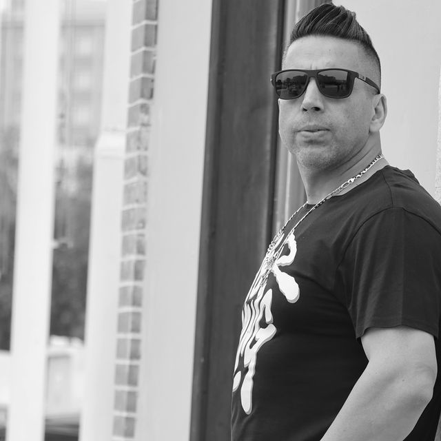 Instagram post by @ebisadeghi_official for National Geographic Travel. Caption reads: ❤️‍🔥
اگر چه نیست وصالی، ولی خوشم به خیالت!
31....