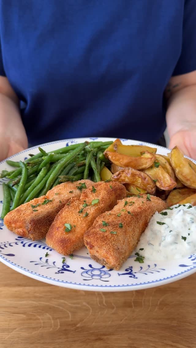 Instagram post by @tastebazaar for Ninja Kitchen. Caption reads: Fish & chips fără prăjeală? Da, se poate și vă voi....