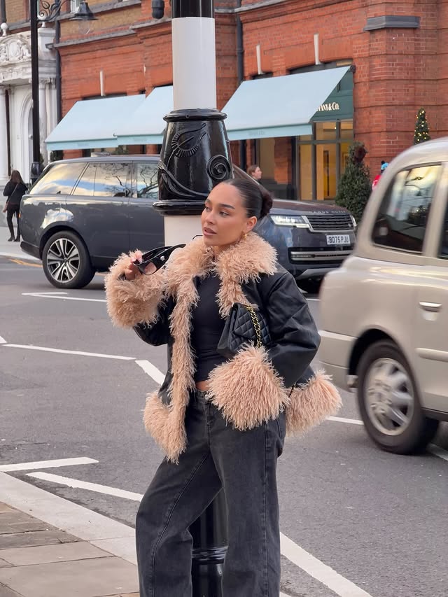 Instagram post by @alicethurley for Boohoo. Caption reads: festivities 🎄🎅🏼✨ ad
@boohoo ALICETHURLEY dc.