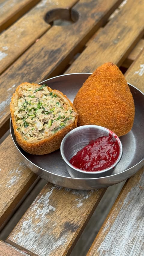 Instagram post by @bengingi for HexClad. Caption reads: I’m sure you’ve got some turkey leftovers from....