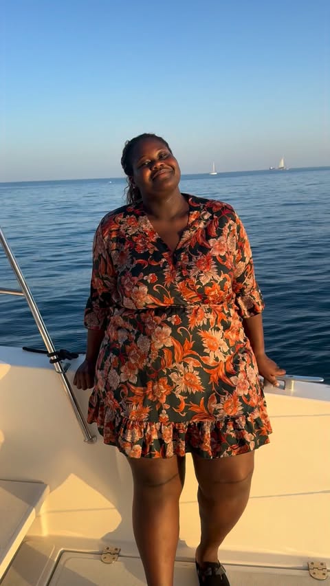 Instagram post by @toniahope_ for Viator. Caption reads: [...] you book a last minute sunset cruise on....