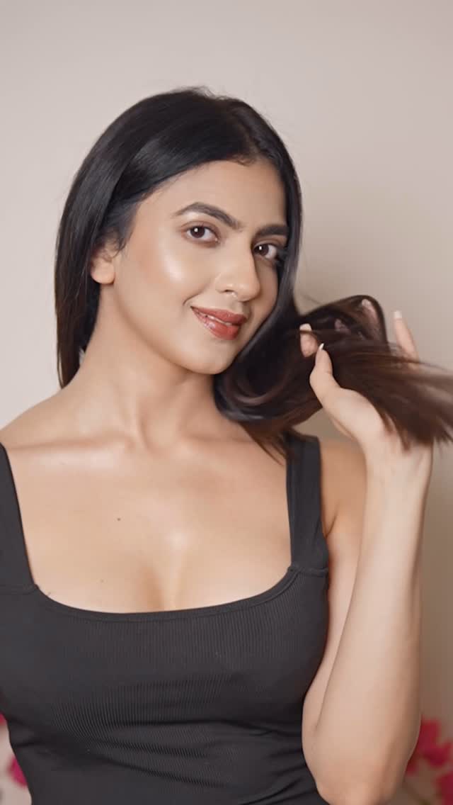 Instagram post by @kashikakapoor09 for TRESemme. Caption reads: TRESemme Lamellar Gloss Range giving you that....