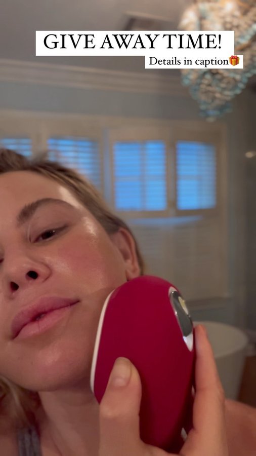 Instagram post by @taralipinski for Droplette. Caption reads: Ok no time to waste! One Droplette bundle ready to....