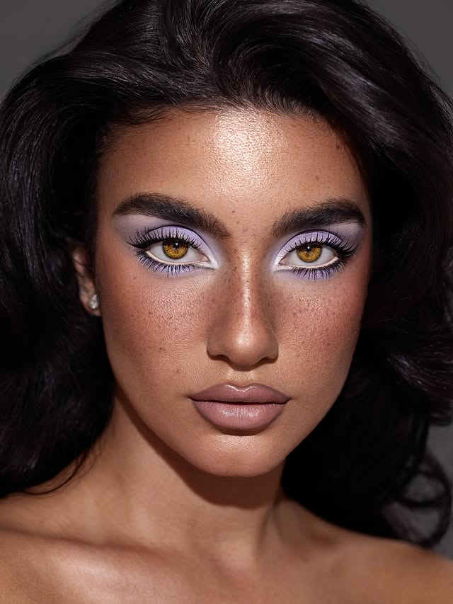 Instagram post by @shari.mua for Dyson Deutschland. Caption reads: the face card 🧞 do we like lilac? #makeup, hair,....