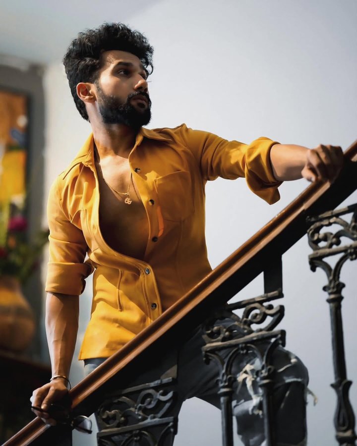 Instagram post by @styleonair_ for Fugazee. Caption reads: Oversized Shirts are a trend @fugazeeinc !
Shop....