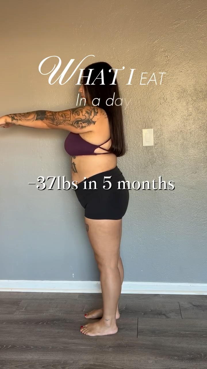 Instagram post by @sabbrinaaa_ for BUILT Bar. Caption reads: [...] want more of these videos @bloomsupps....