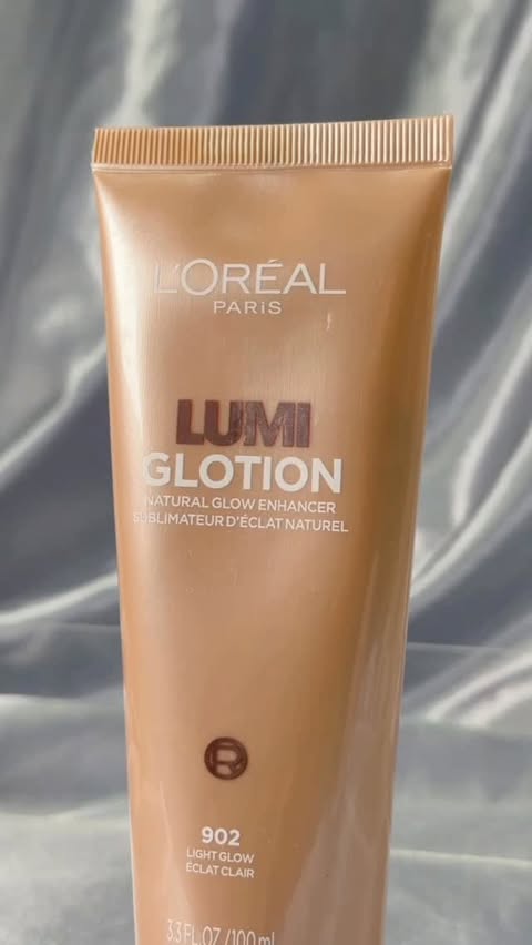 Instagram post by an influencer for L'Oréal Paris. Caption reads: Glow that keeps going ✨ The new @lorealparis Lumi....