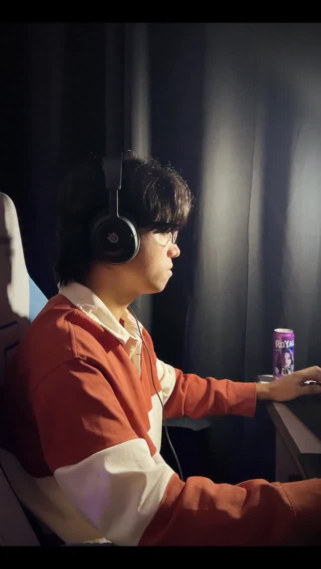 Instagram post by @patjlsantos for Royal pharmacy. Caption reads: MWAHAHASARAP! 🎃​ Napasigaw ako sa excitement for....