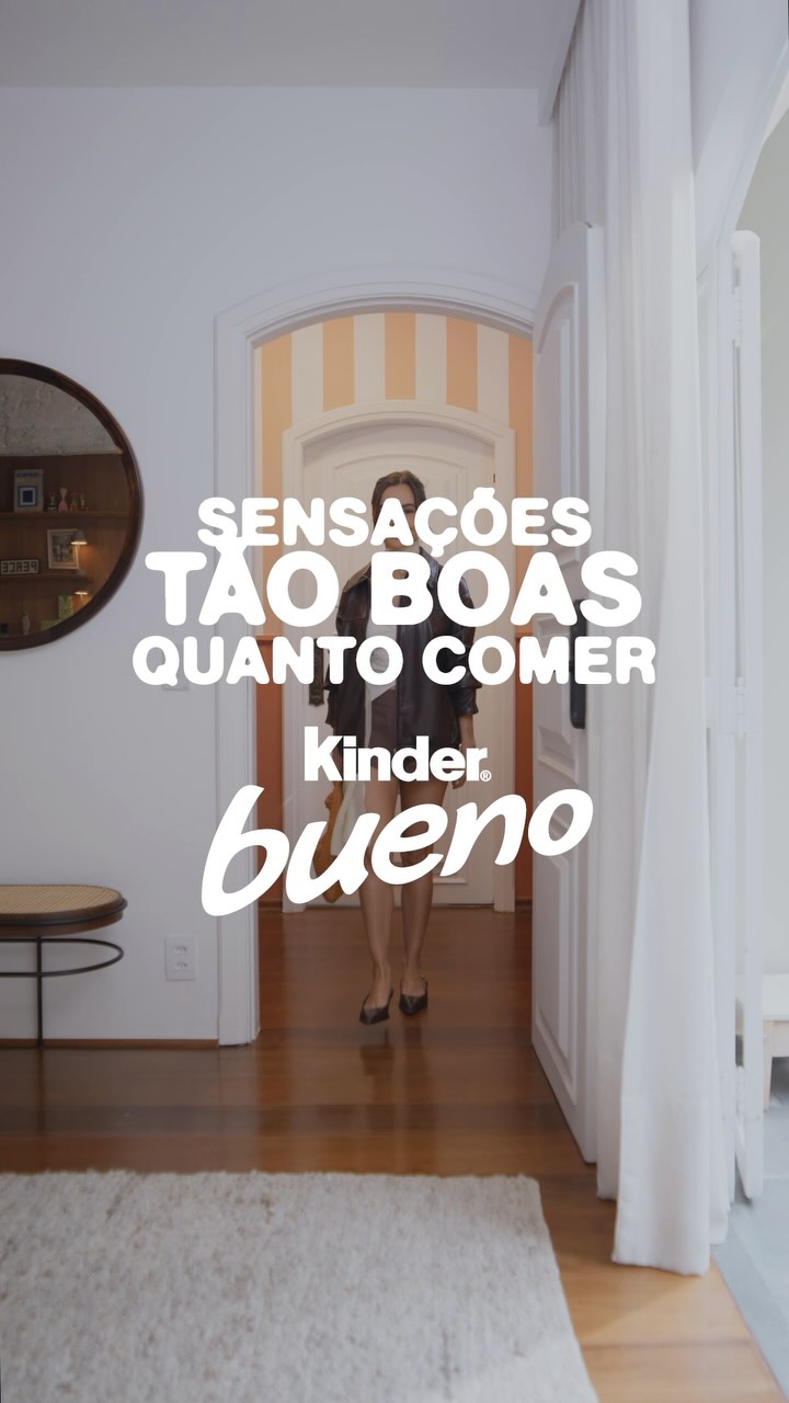 Instagram post by @giovannaferrarezi for Kinder. Caption reads: Top melhores sensações da vida: chegar em casa e....