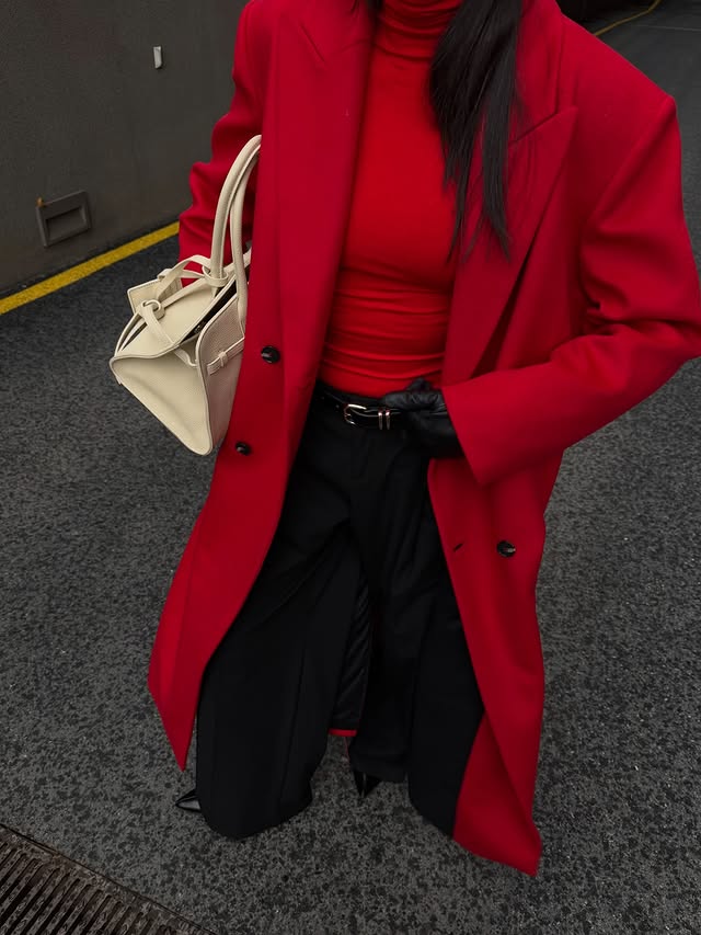 Instagram post by an influencer for SUUD COLLECTION. Caption reads: Red is always a good idea🌹 #fyp #reklam.