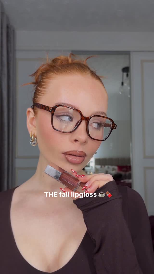 Instagram post by @hollyhoneyman for Fenty Beauty. Caption reads: @fentybeauty ‘Gloss Bomb Hot Chocolit’

#lipgloss....