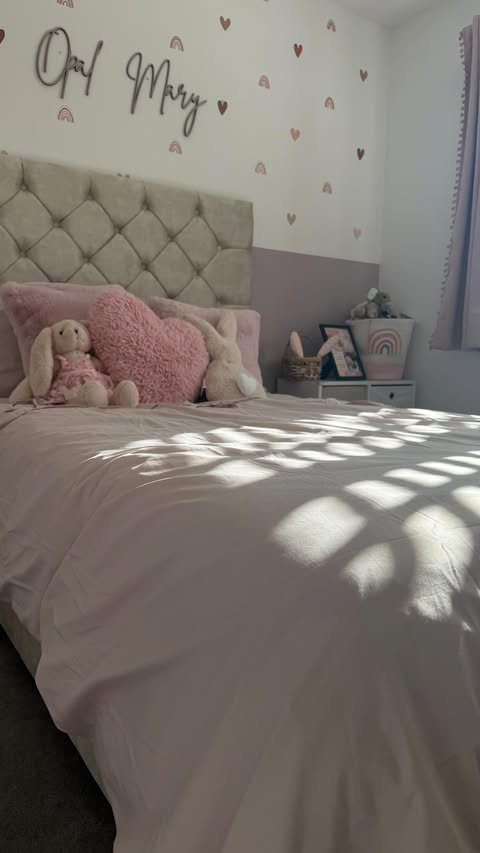 Instagram post by @theholsedit for Sonno Beds. Caption reads: [...] so much special memories and joy 💓....