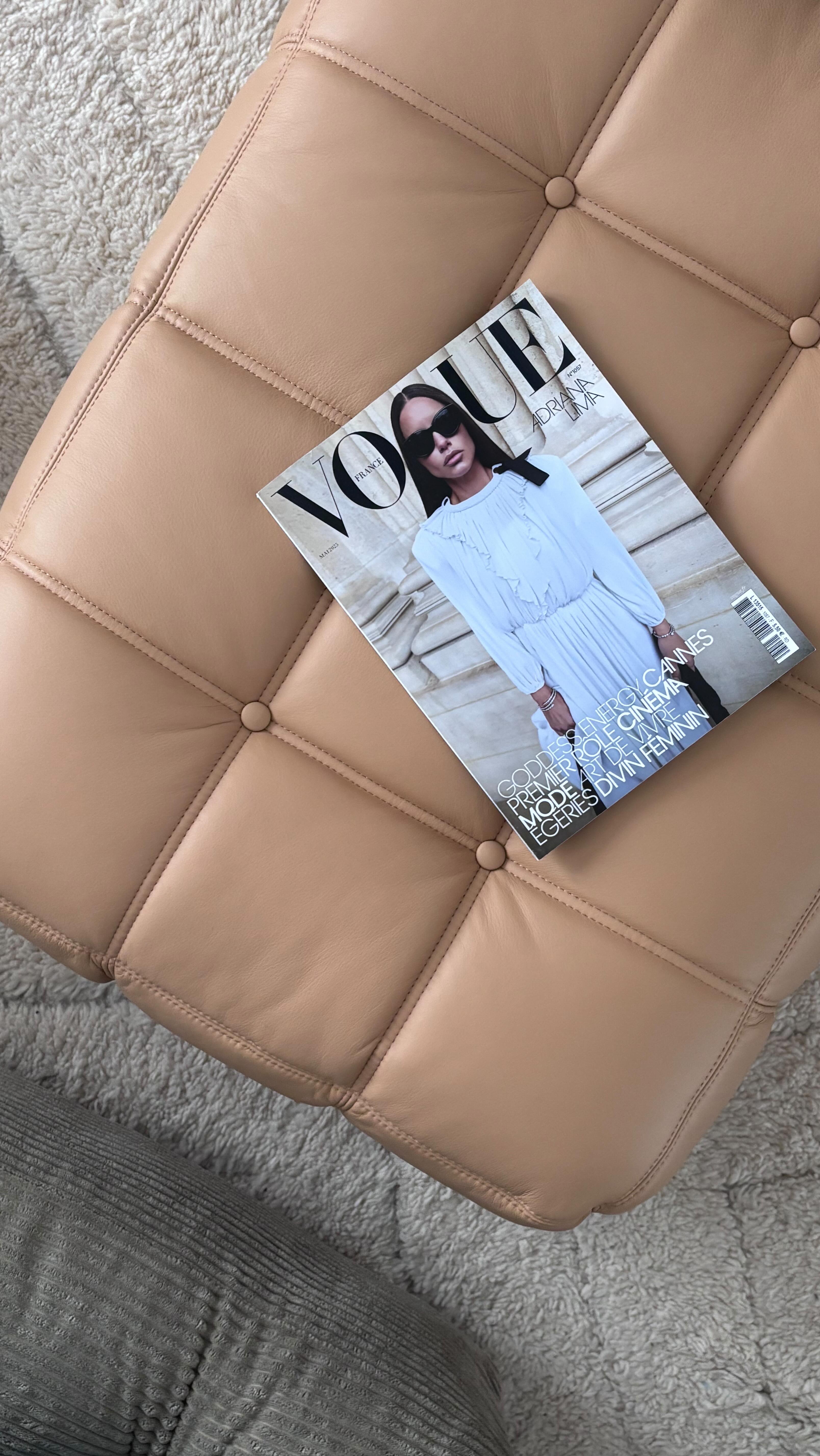 Instagram post by @apollinethibault for Jonak. Caption reads: 🕺Friday mooood 

-

*produits offerts hors....