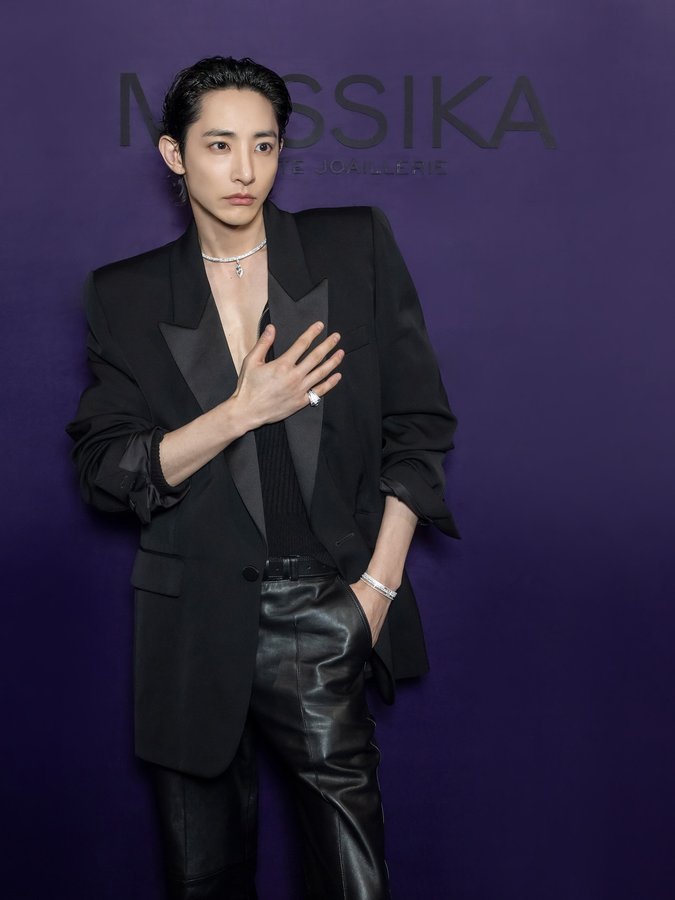 Instagram post by @leesoohyuk for Messika. Caption reads: @messika 

🐆💎⚡️
#Messika #DiamondsInMotion #메시카.