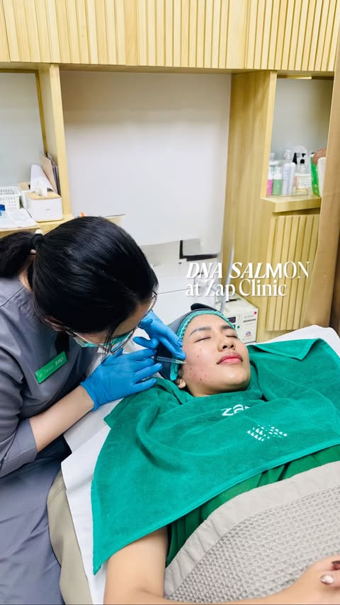 Instagram post by @gledisaljerlianty for ZAP Clinic. Caption reads: Start the year fresh and smooth 🌟 treatment DNA....