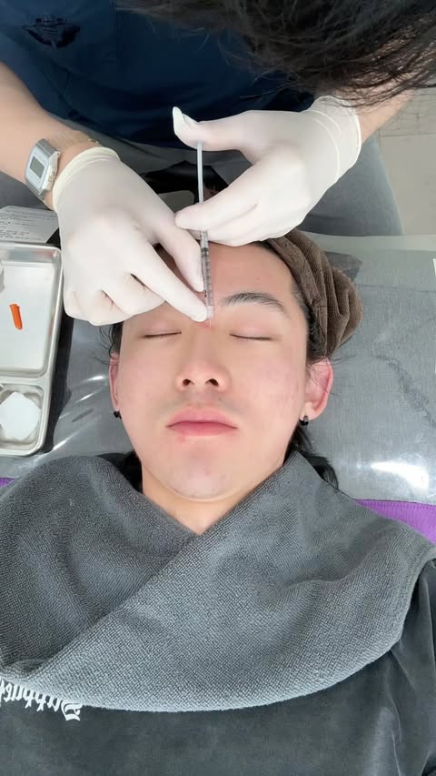 Instagram post by @min_cos0 for Forena Clinic. Caption reads: [...] clout lol #koreaclinic #koreanclinic....