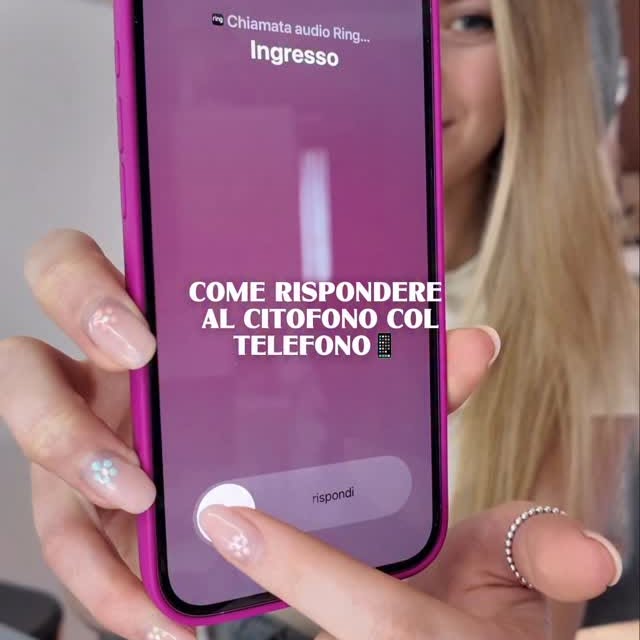 Instagram post by @hopebellee for Ring. Caption reads: Quanto è sicuro Ring Intercom?
@ring Intercom è un....