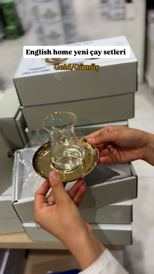 Instagram post by @ayseninblogu23 for English Home. Caption reads: Kızzzz hemen favorim gold olanından 6 lı yaptım 🥰....