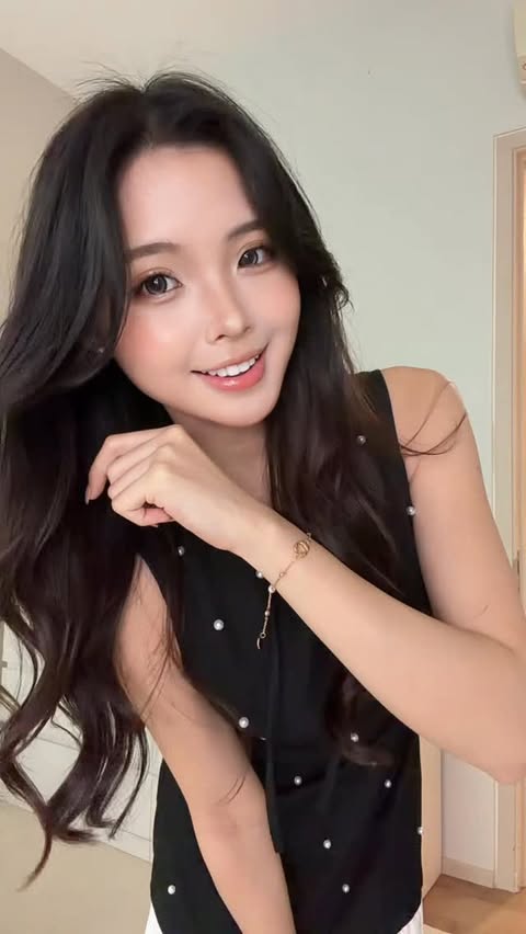 Instagram post by @nyokki.ho for Shopee Malaysia. Caption reads: Shopee Style Friday 来咯 ✨ 最近真的太多好看的新款了～....