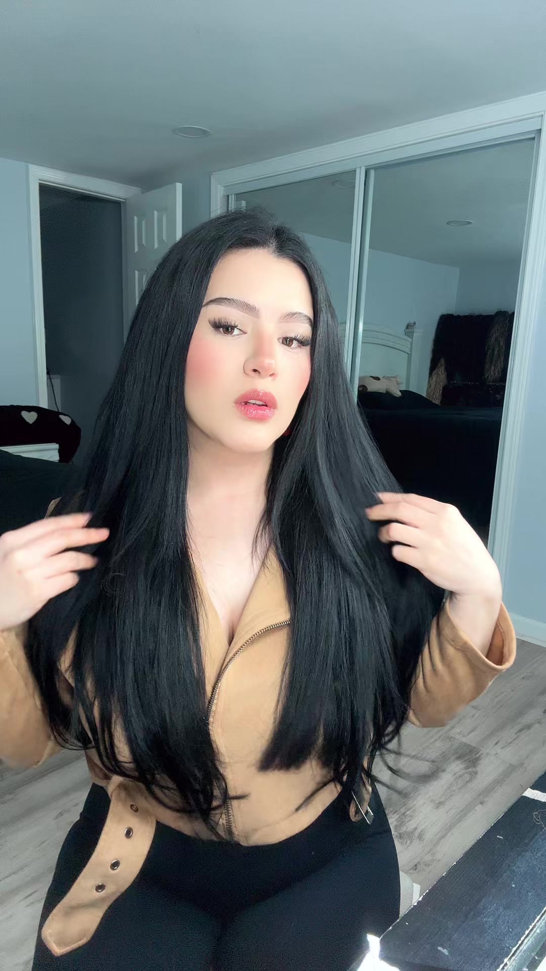 TikTok post by @isabelmendez1995 for Dooreshair. Caption reads: #dooreshairextensions #humanhair #extensions [...].