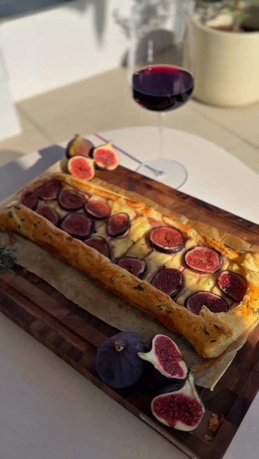 Instagram post by @simona.taranu for Lidl. Caption reads: Au revenit deliciile în stil franțuzesc 🇫🇷 la....