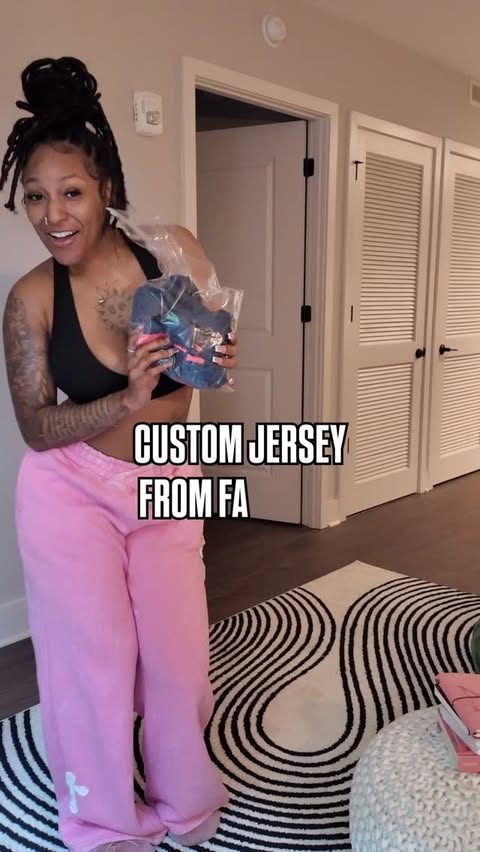 Instagram post by @niyaah.____ for Fansidea. Caption reads: [...] GET YOU A CUSTOM JERSEY!!!🎀 Partnered....