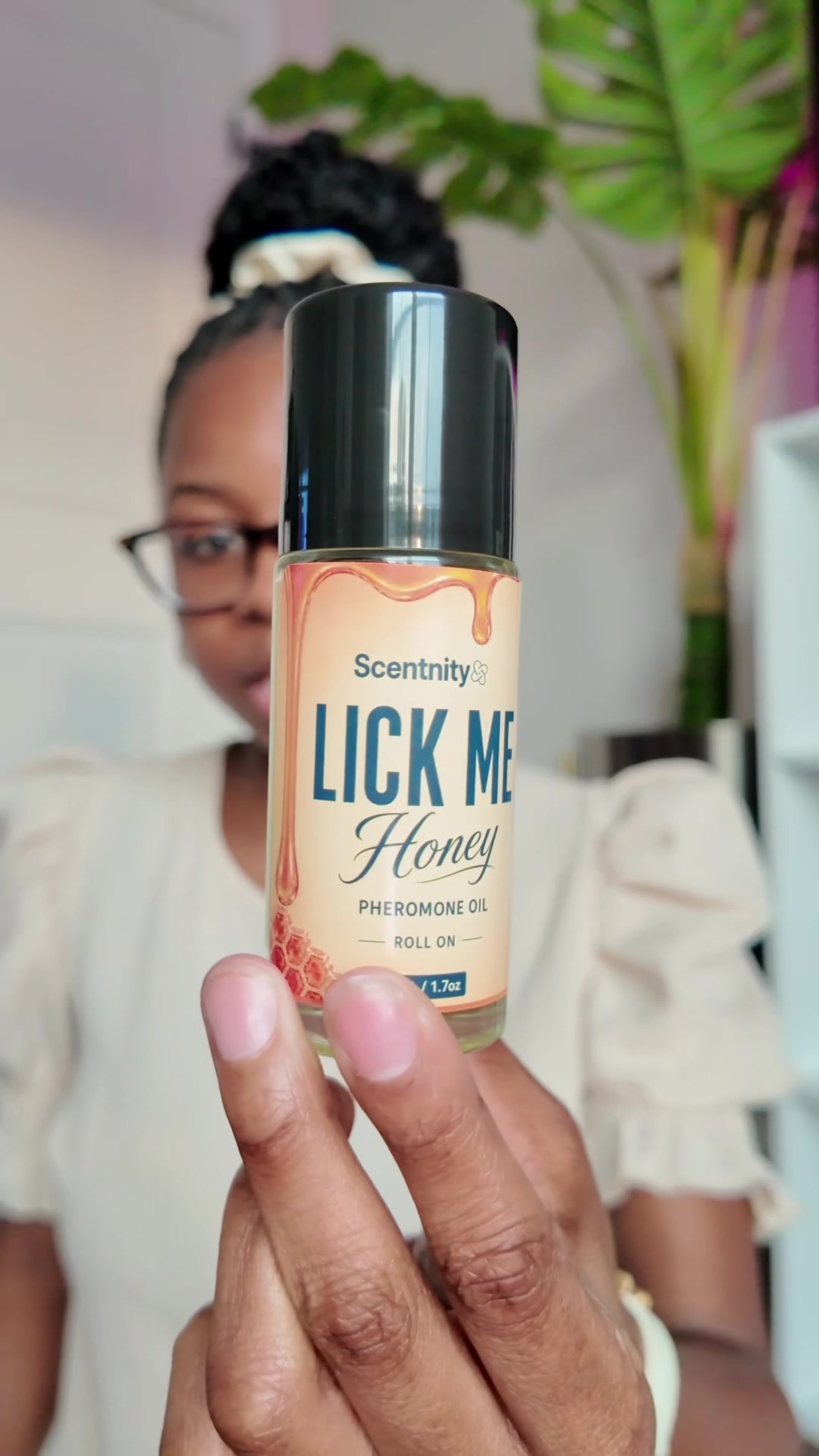 TikTok post by @zhariaselayna for Natural Sant México. Caption reads: I cant believe they sent this…🤯‼️@Scentnity....