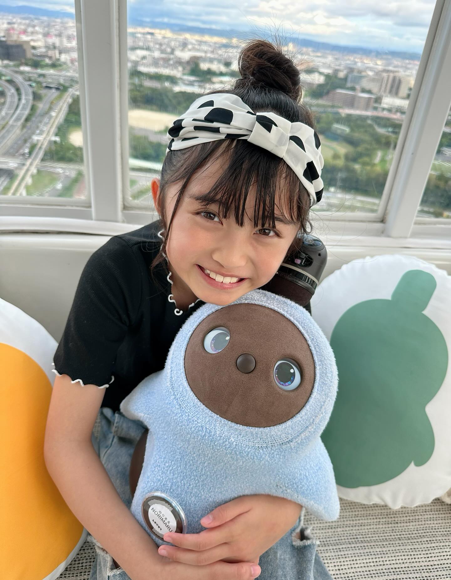 Instagram post by @maimai_uta for OSAKA WHEEL. Caption reads: ＊

詩のかかりつけ院の待合室に
LOVOTがいるんだけど
小さい子たちが遊びたいと思うからって
席....