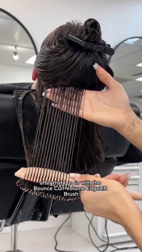 Instagram post by @sharstylescurls for BounceCurl. Caption reads: Babyyy… same routine, just elevated.

I started....