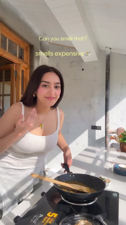 Instagram post by @aahanasharmaa for Knorr US. Caption reads: Quick and yummy bites with @knorr_india, now....