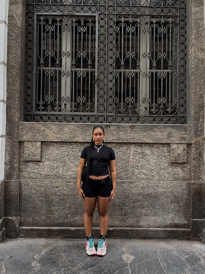 Instagram post by @barbgomex for Melissa. Caption reads: a new color of Melissa X Rush 🫧🍡 
conforto,....