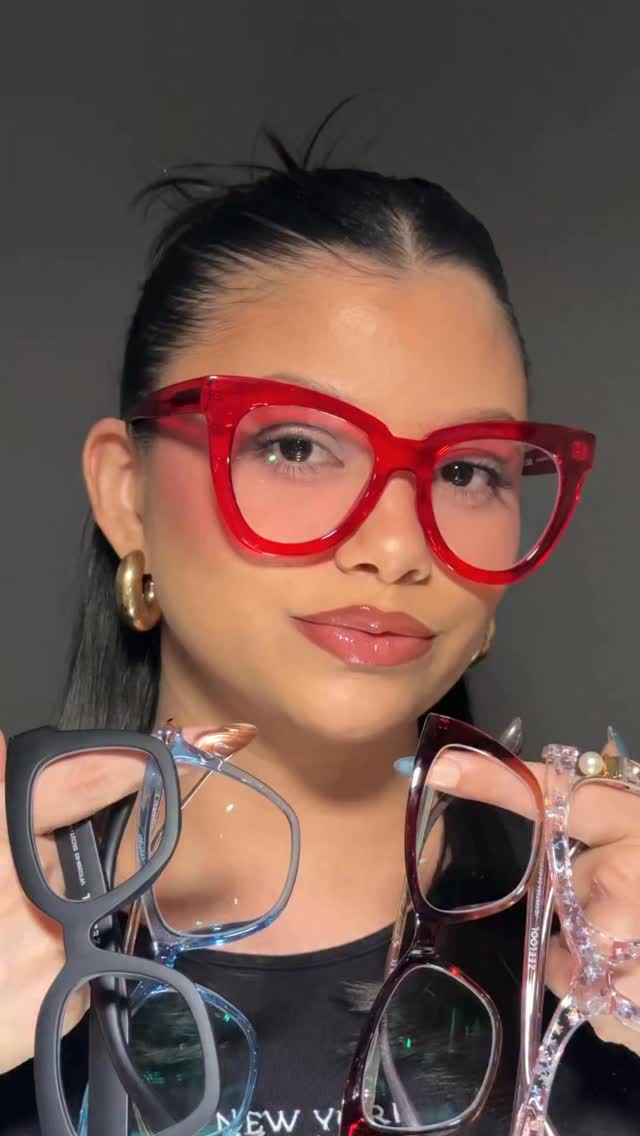 Instagram post by @bydanieladuarte_ for Zeelool. Caption reads: My new glasses from @zeelool are everything 😮‍💨....