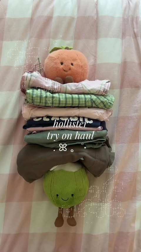 Instagram post by @natalieeseah for Hollister. Caption reads: links all in my bio!! @hollister #HollisterPartner....