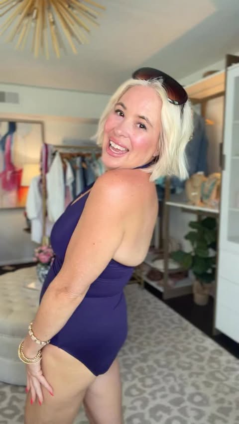 Instagram post by @wandalovessharing for Miraclesuit. Caption reads: [...] and make you feel confident again ✨....