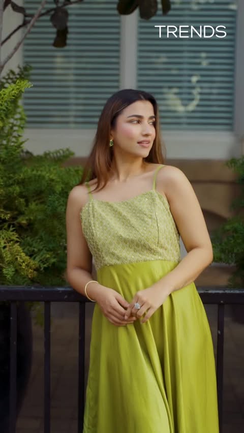 Instagram post by @kinjalshuklabhanushali for Reliance Trends. Caption reads: Wedding celebrations, beautiful traditions,....