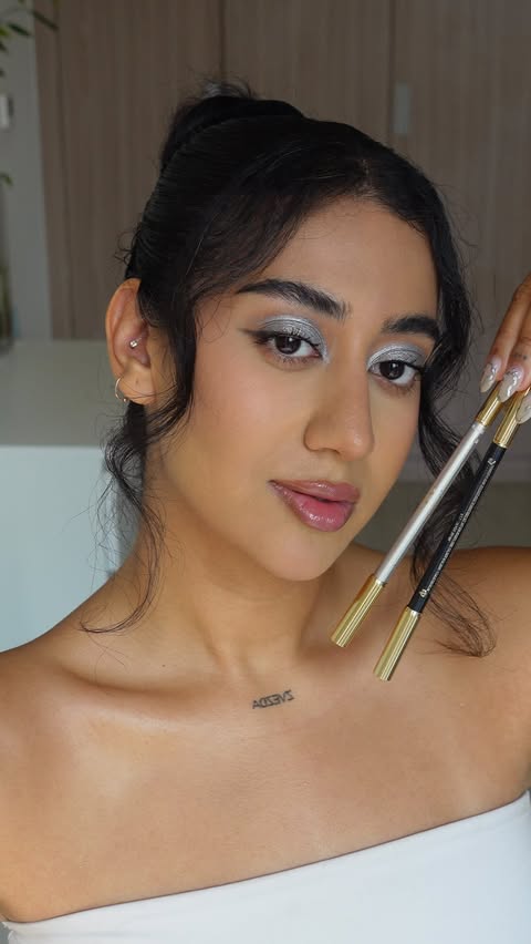 Instagram post by @rozhani.x for Valentino Beauty. Caption reads: @valentino.beauty absolutely obsessed 😍🤍
خیلی....