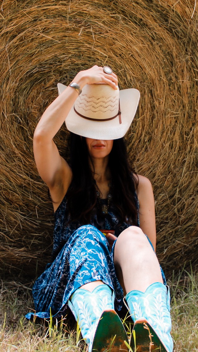 Instagram post by @itssarahmason for Gameday Social. Caption reads: [...] ❤️💙

#rockchalk 

👉🏻Check out....