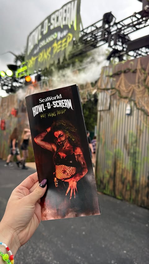 Instagram post by @hanna_horror_nights for SeaWorld. Caption reads: [...] visit to Howl-O-Scream! _ Thank you....