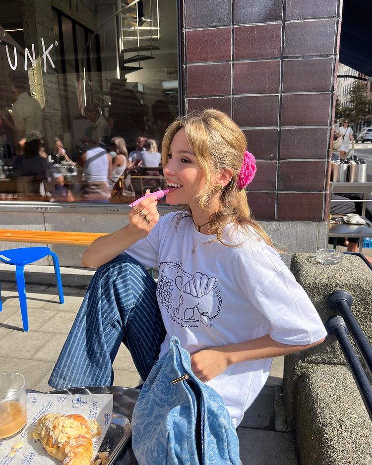 Instagram post by @liandrasadzo.off for My Jewellery. Caption reads: publiciteit | Eating what’s on my @myjewellery....