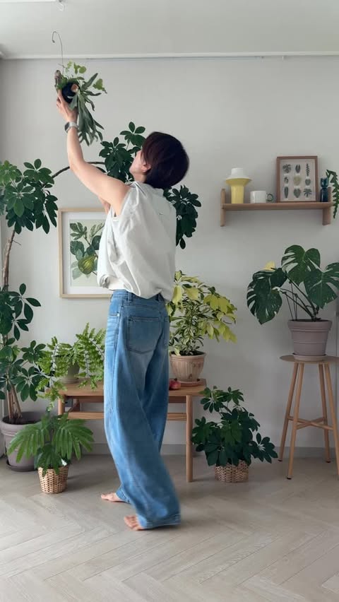 Instagram post by @greentica for Nordic Nest. Caption reads: [...] 우리 집 소가구 중에 활용도 일등이에요. 👍🏻 Hübsch....