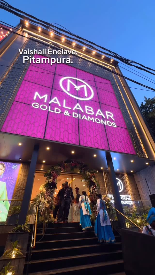 Instagram post by @fantasticdelhi for Malabar Gold and Diamonds. Caption reads: Delhi just had its most iconic moment — because....