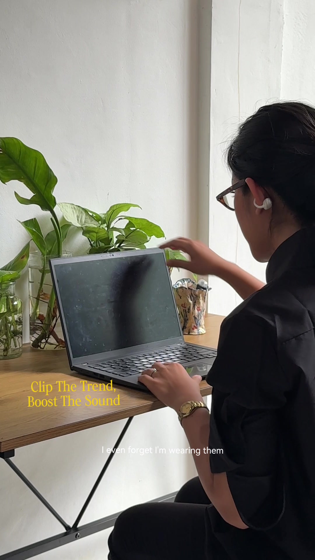 TikTok post by @karinkabella for Baseus. Caption reads: #BaseusEveryday #BaseusBC1 [...].