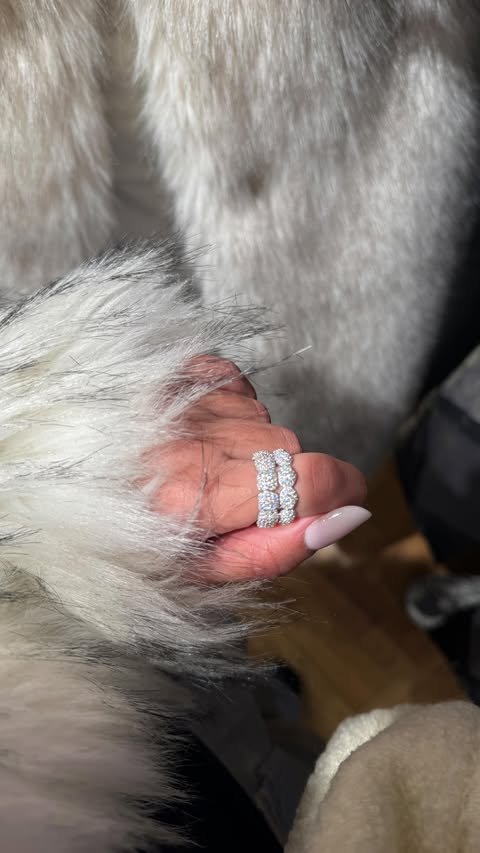 Instagram post by @yasminbarbieri_ for APM Monaco. Caption reads: Cold season with @apmmonaco jewels #adv.