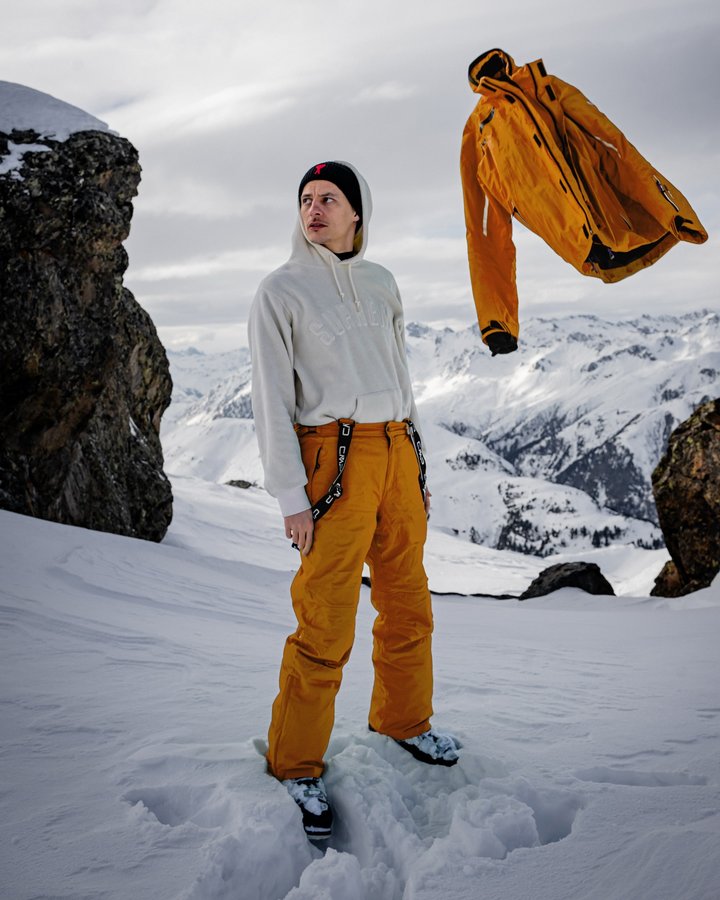 Instagram post by @der_mamo for AMI Paris. Caption reads: [...] the mountains 🏔️🧡

Beanie @amiparis....