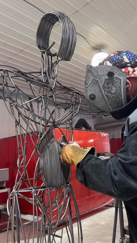 Instagram post by @stempkadesigns for Lincoln Electric. Caption reads: [...] #weldingart #weldrednation....