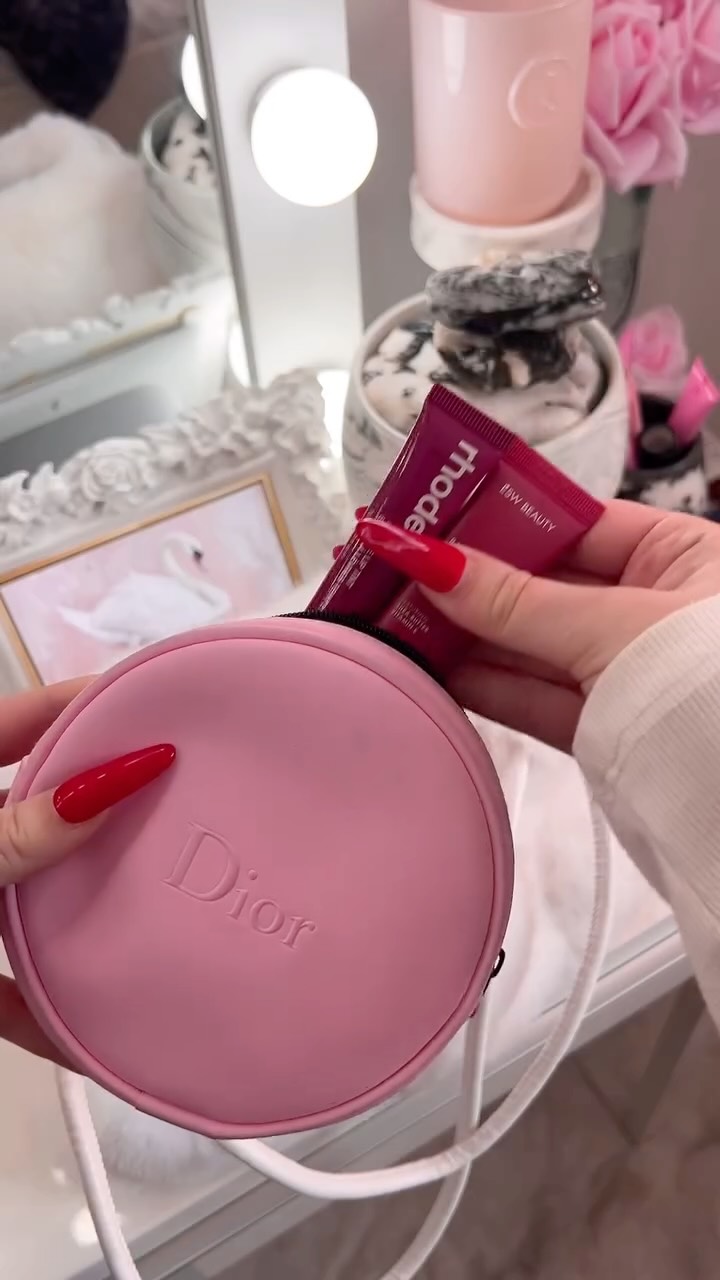 Instagram post by @theselfcarenook for CLEAN BEAUTY COLLECTIVE. Caption reads: the most addictive date night scent ever🕯️🎀....